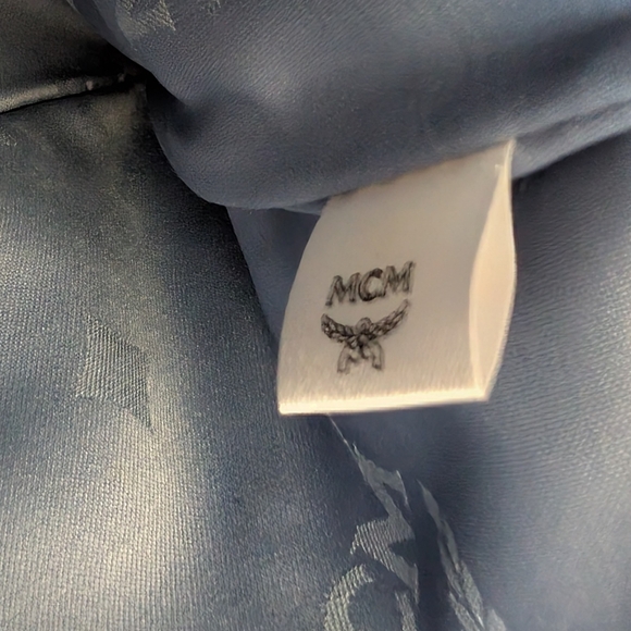 MCM Torqouise Leather Shoulder/ Crossbody Bag In Good Used Condition - Picture 7 of 9